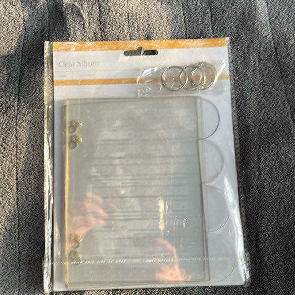 Clear scrap book - Picture 1 of 4